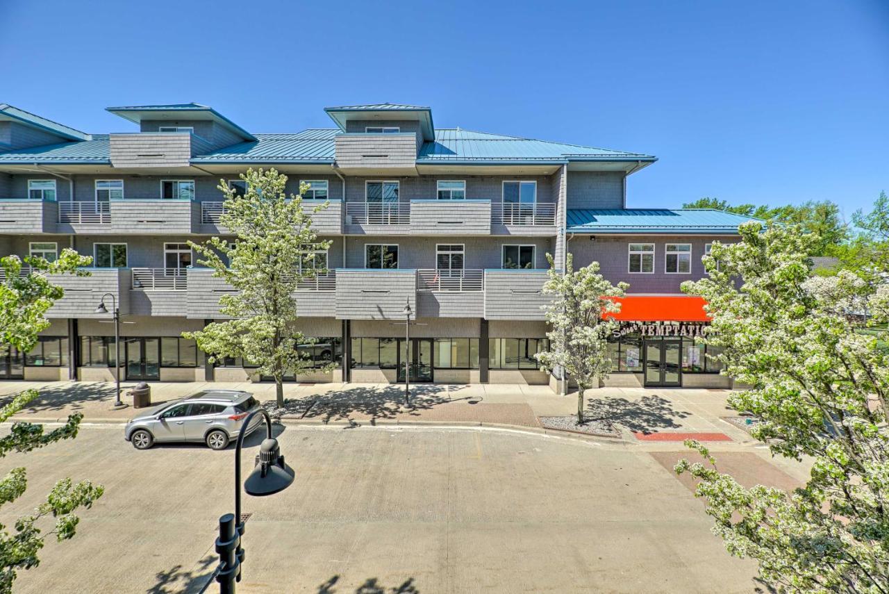 Grand Haven Condo - Walk To Nearby Hot Spots! Εξωτερικό φωτογραφία